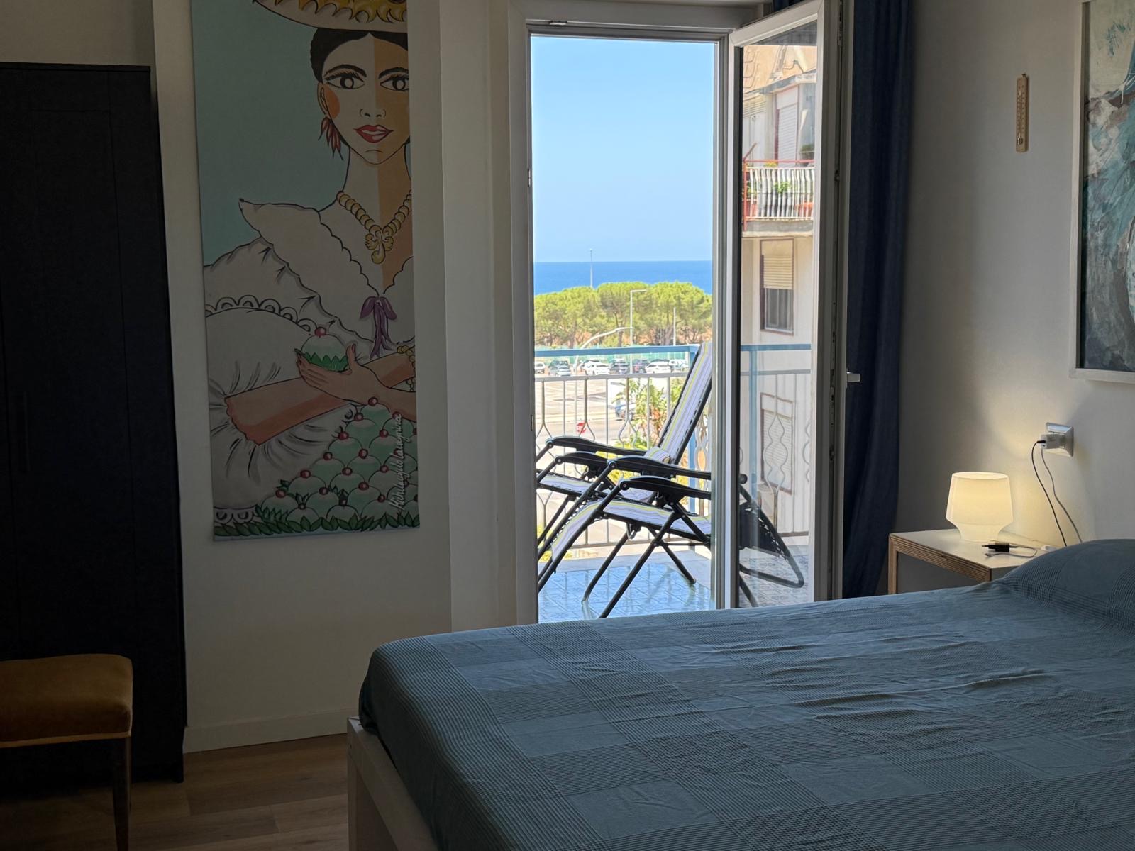 Camera matrimoniale con balcone e vista sul mare — THE VIEW OF THE SEA CAPACI, Capaci (Sicilia)